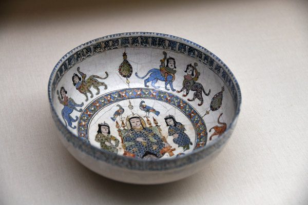 Bowl with enthroned ruler and pair of sphinxes, Seljuk period, 12th-13th C. Persia