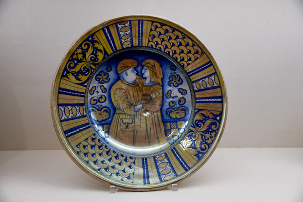 Plate with a humpback and old woman, first half of 16th C., Deruta, Italy