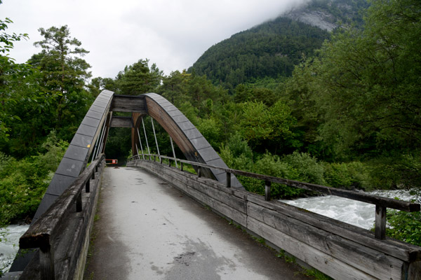 Pedestrian and cycle bridge over the Landquart River