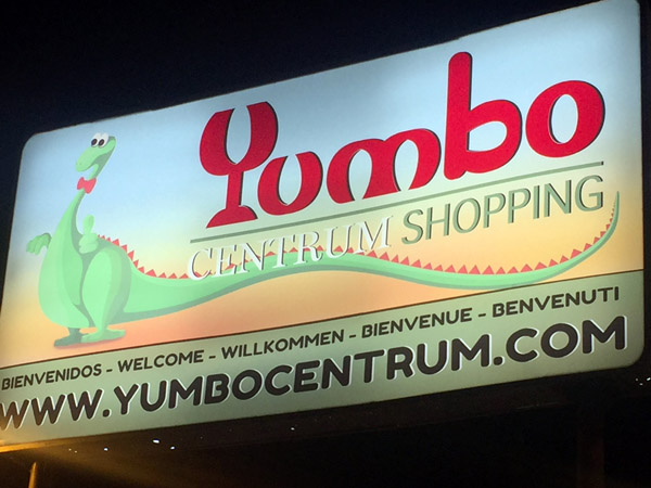 Late at night, Yumbo transforms from shopping into Maspalomas' nightlife center