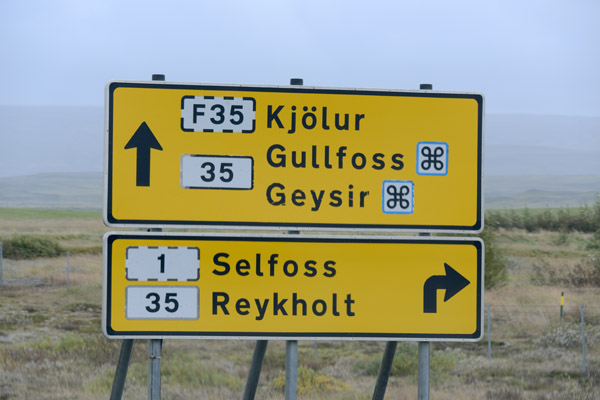 The road to Gullfoss and Geysir, 2 outstanding natural attractions near Reykjavk