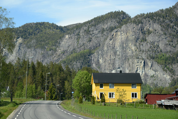 Yellow house, Rv9, Helle, Rysstad, Valle, Agder