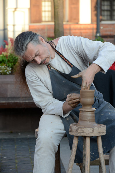 Potter at work in Vilnius