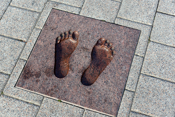 Vilnius Baltic Way stone footprints, Cathedral Square