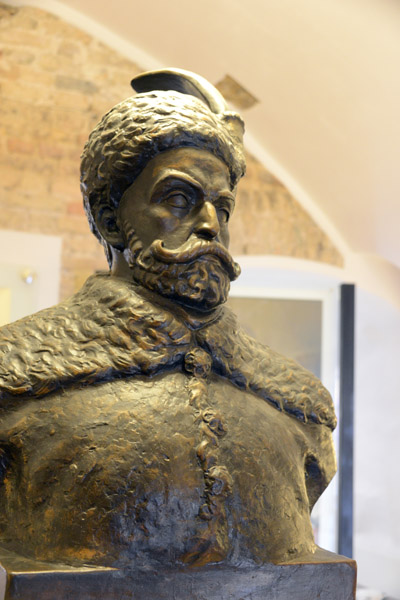 Bust of Grand Duke Stephen Bathory, King of Poland, VU founder