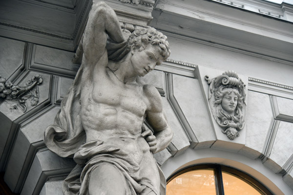 Atlas figure, Budapest