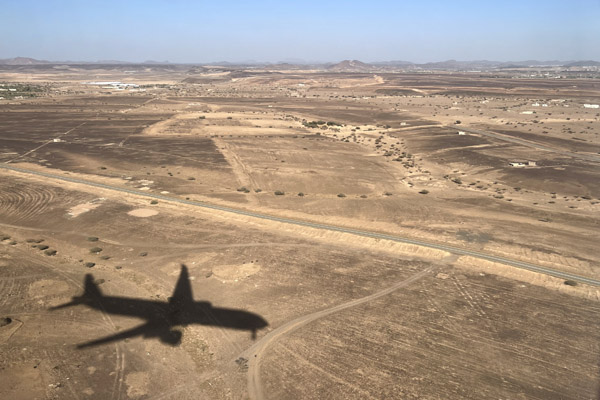 Emirates 777 landing to the south in Medina