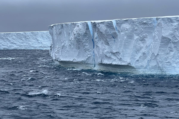 Rounding the Antarctic Peninsula
