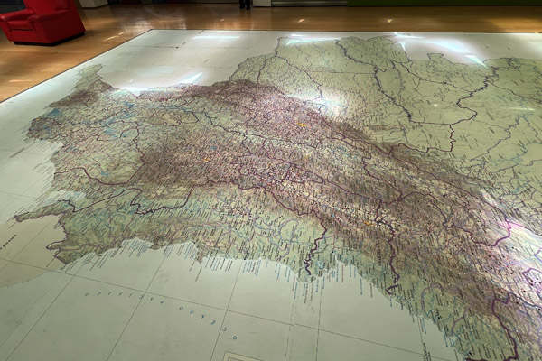 Large floor map of Colombia on the top floor of the Museo del Oro