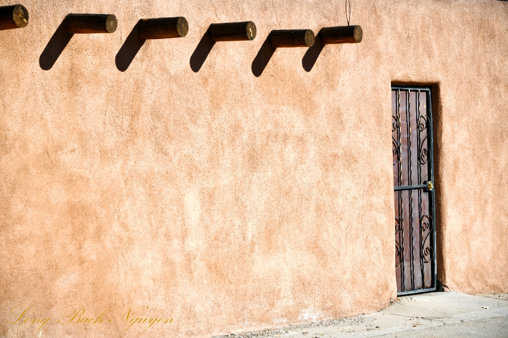 Iron door in Albuquerque Old Town, New Mexico 322 
