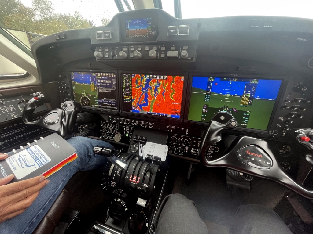 King Air 350i Cockpit --My new office 