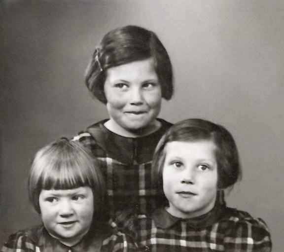 114)Svens girls Berit, Asta, Ulla