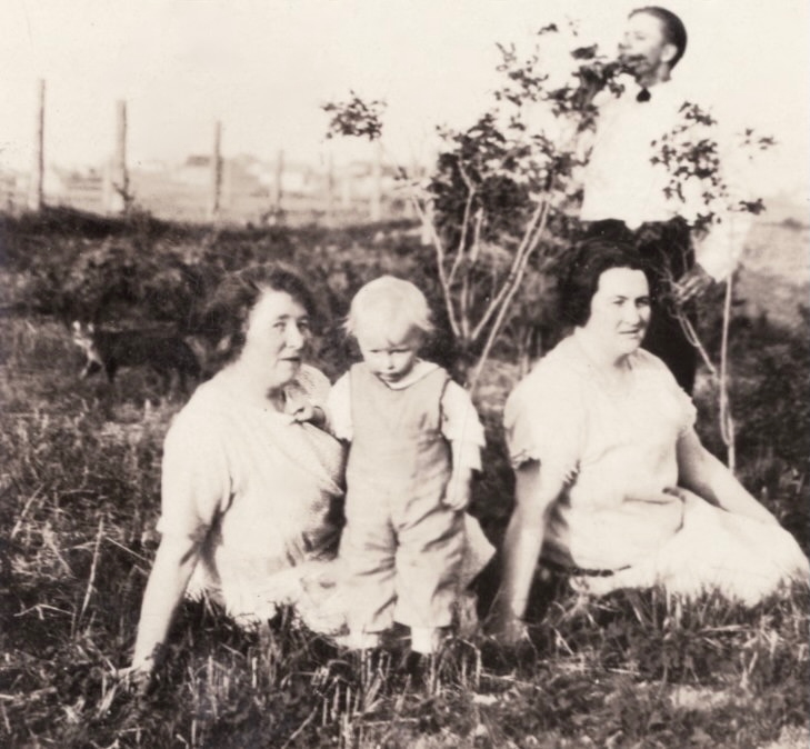 339) Hilda, Dickie?, Helga Asplund, or her sister Emma, George?