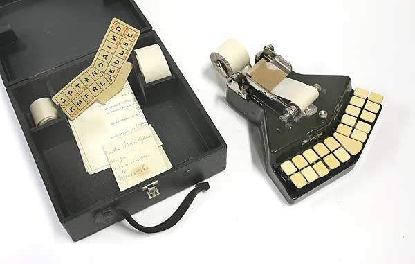 AVM-V-10-10-001-000.jpg