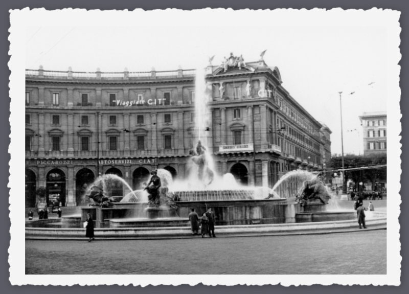Fountain in Rome in front of Railroad Station.jpg