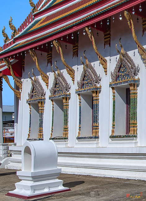 Wat Praya Tham Phra Ubosot Windows and Boundary Stone (DTHB2170)