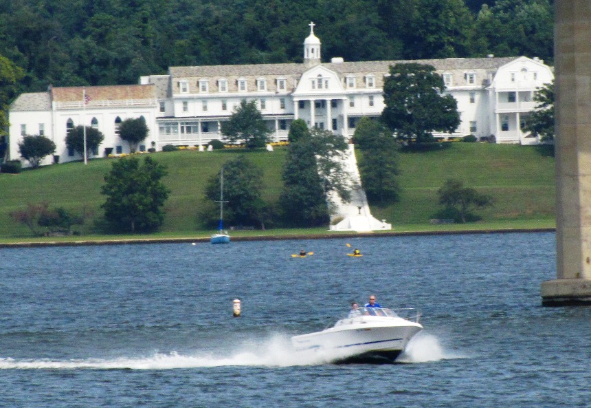 Mansion on Severn R.JPG
