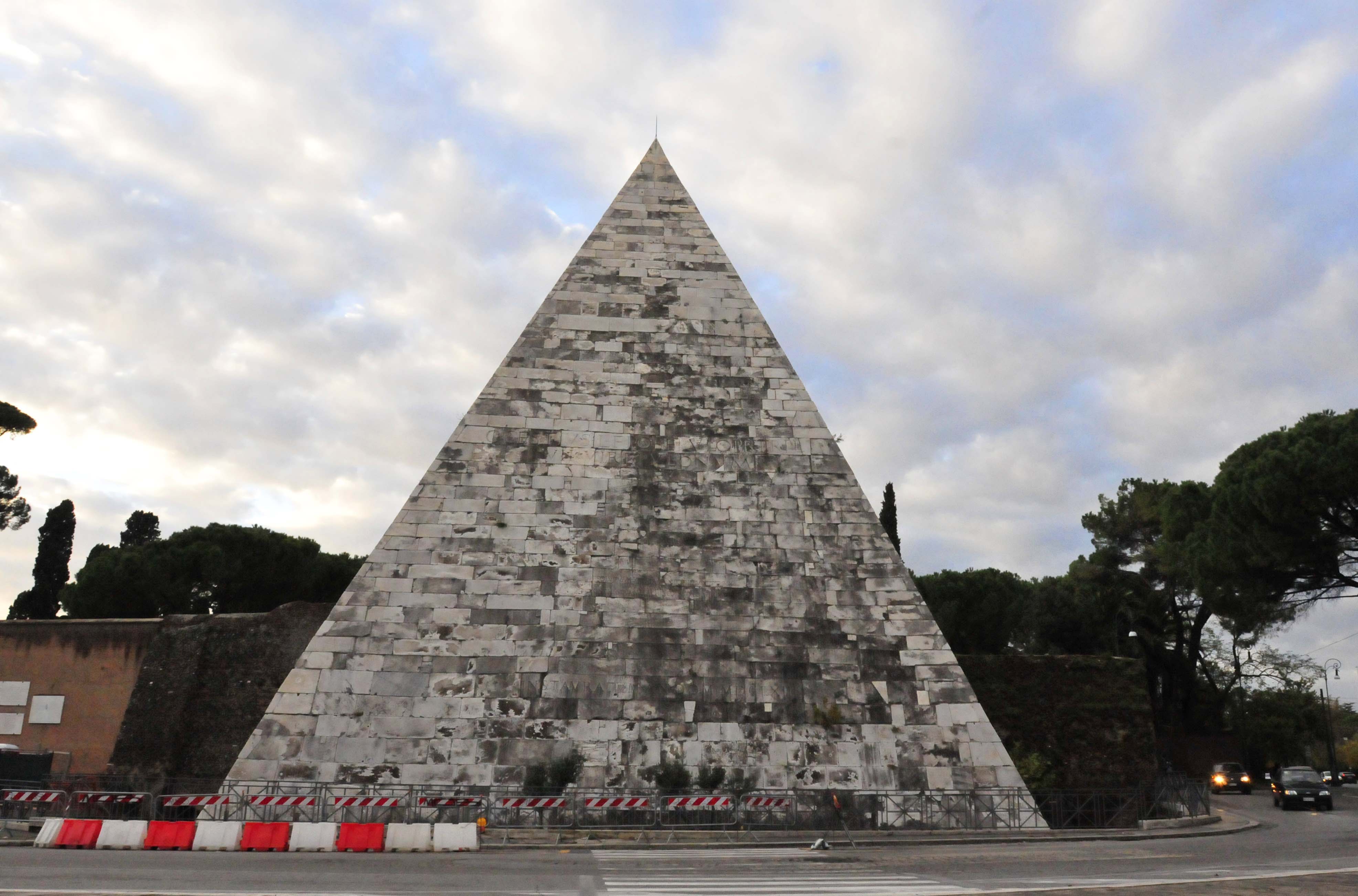 83_Pyramid of Cestius.jpg
