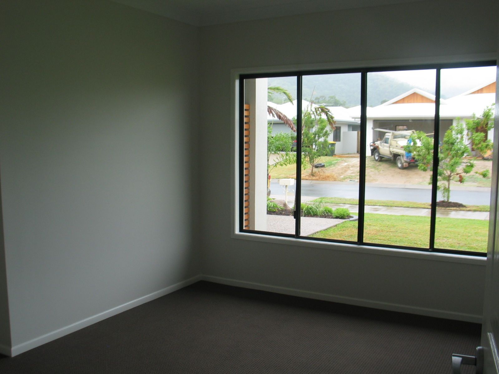 Minor bedroom.