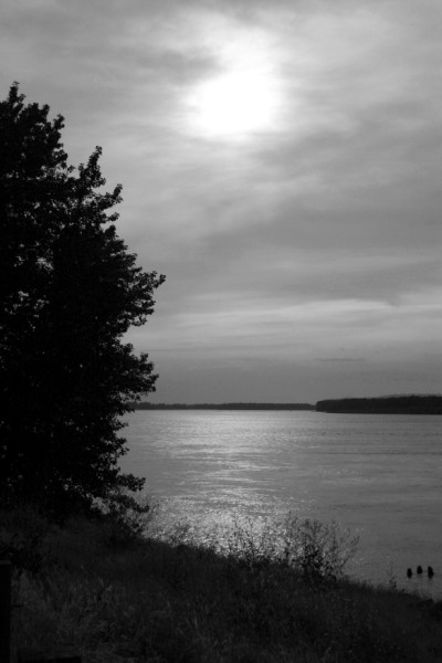 Early sunset bw.jpg