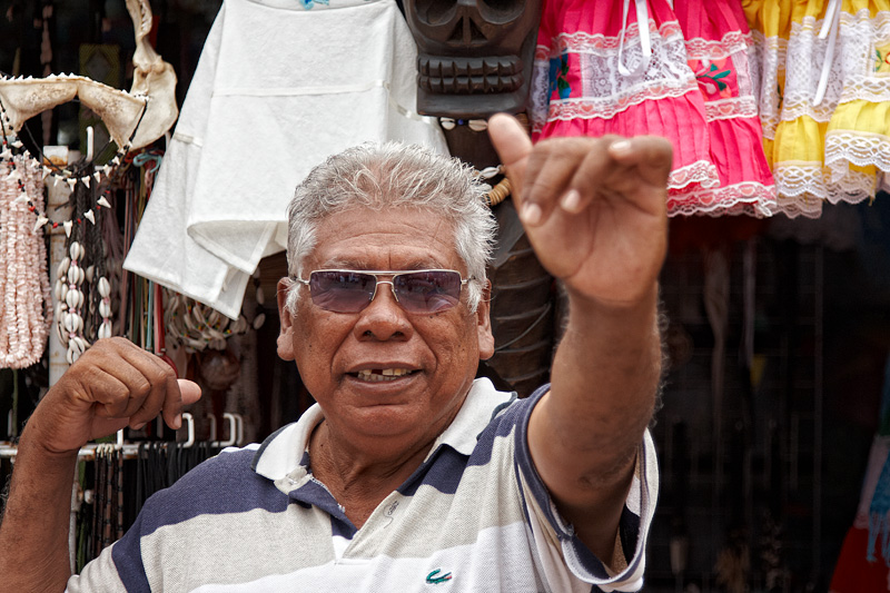 Hey paparrazi! Come in, I have de best prices in town!