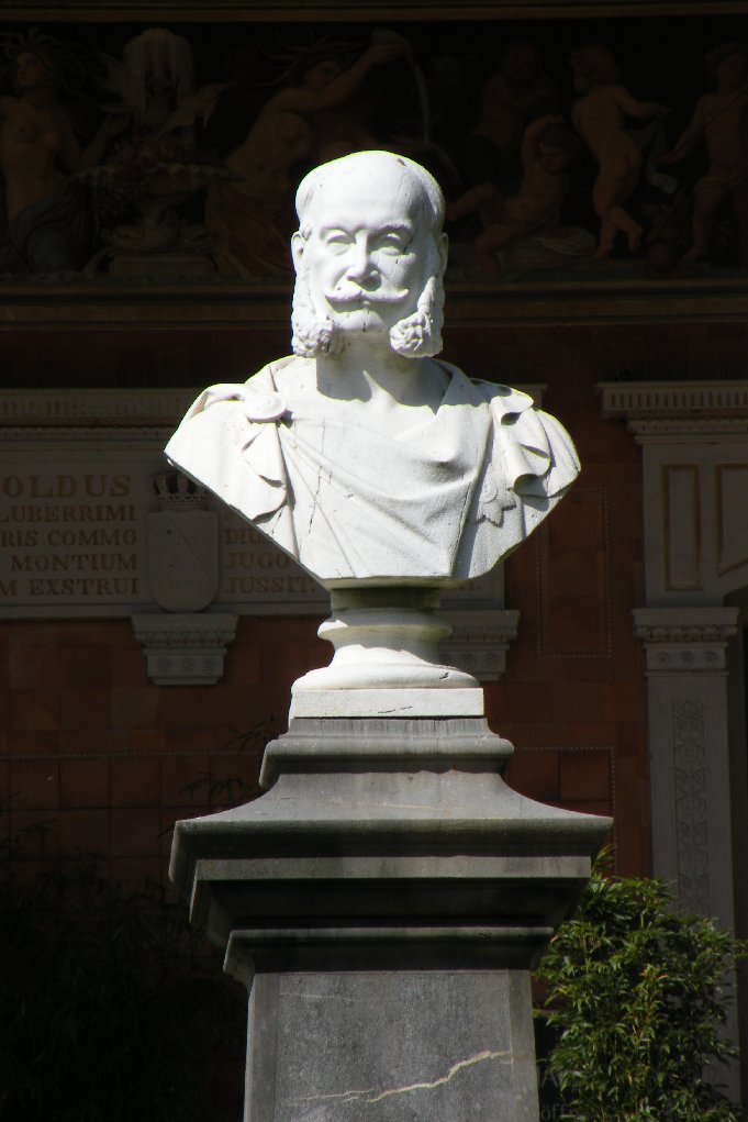 Kaiser Wilhelm in front of Trinkhalle