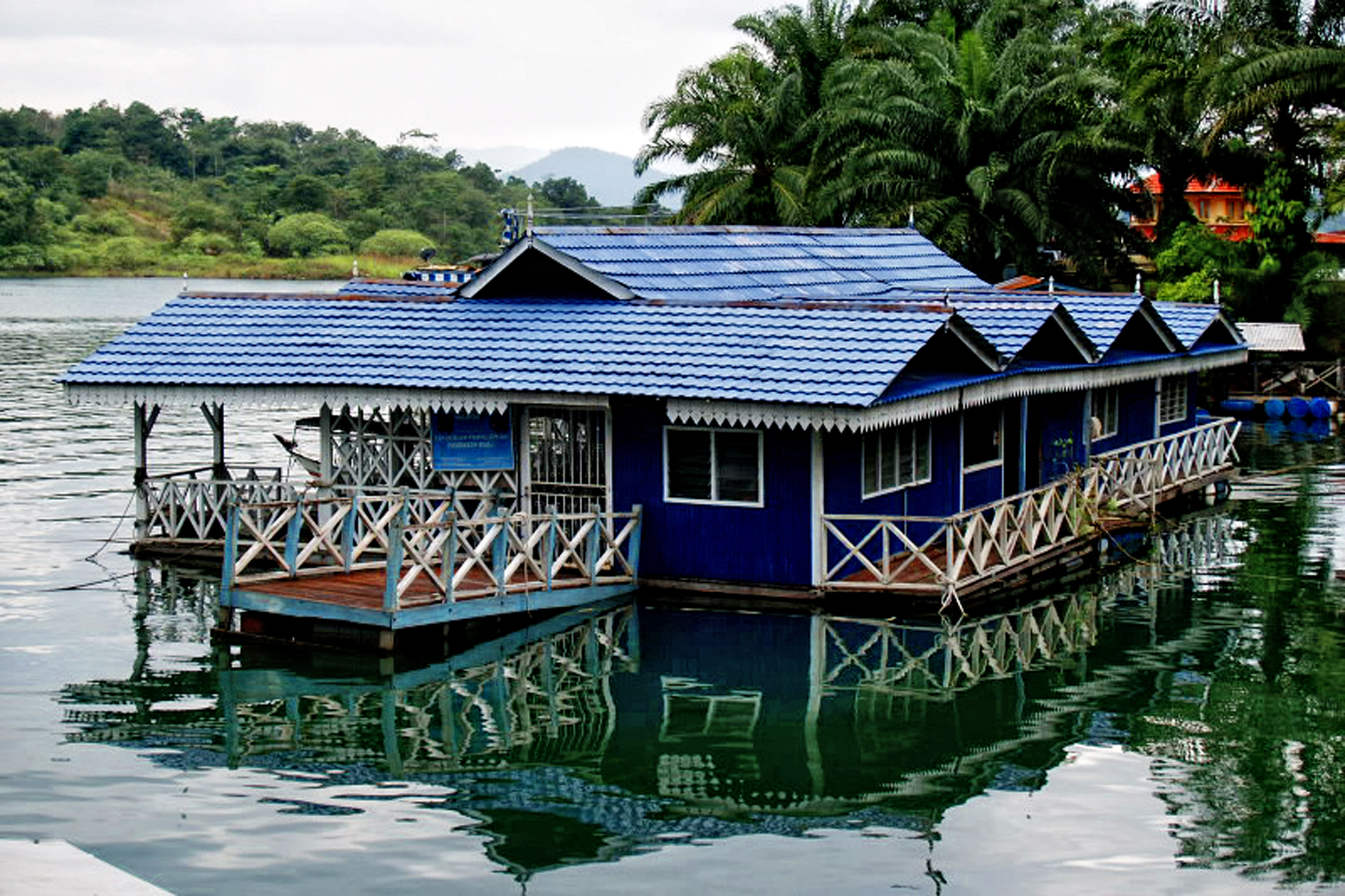 Floating Accomodation PC240856.jpg