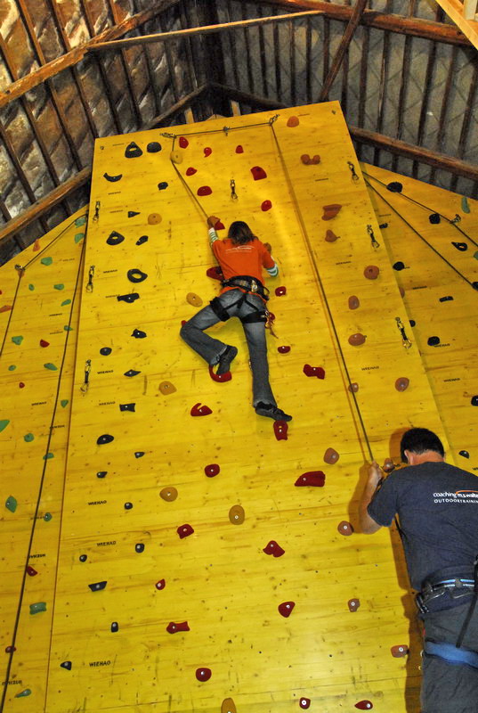 Hoch hinaus auf der Kletterwand bei  Mike Walter