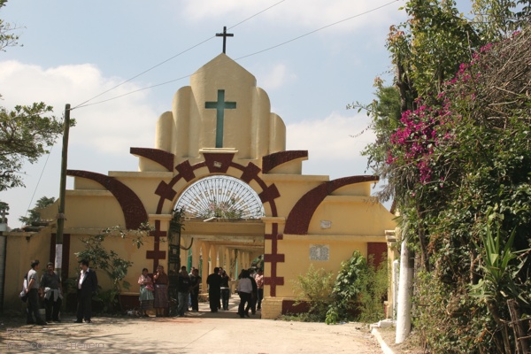 Capilla a la Entrada del Cementerio Local