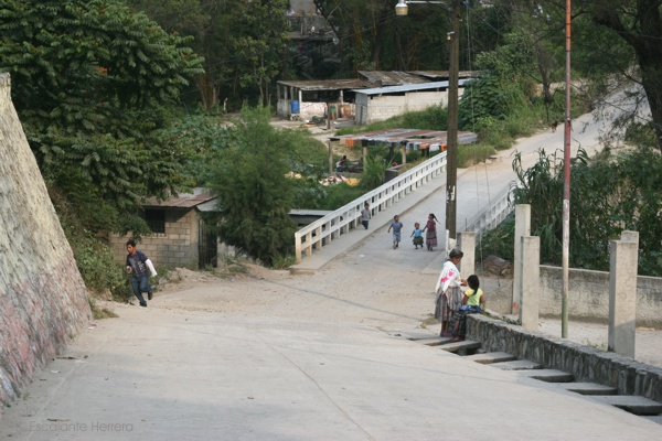 Calle de Acceso a la Poblacion