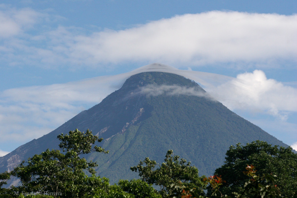 Vista del Volcan Santa Maria Desde el Poblado