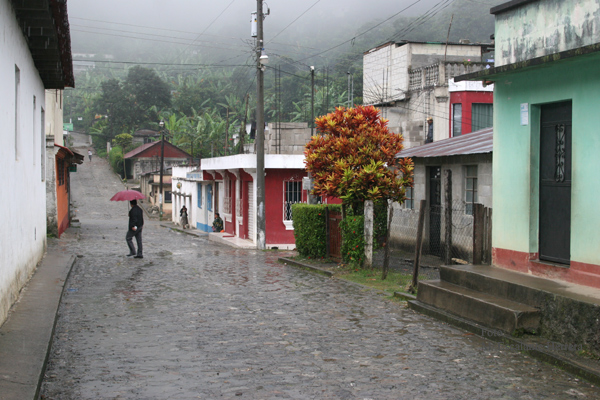 Escena Cotidiana en una de las Calles del Poblado