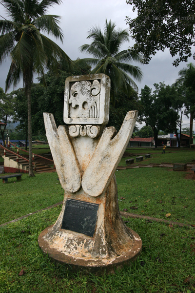 Singular Monumento en el Parque Central