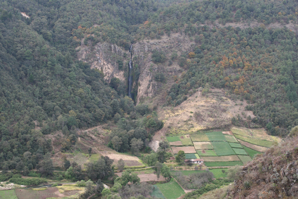 Vista Panoramica de la Catarata del Rio Chuisaquija