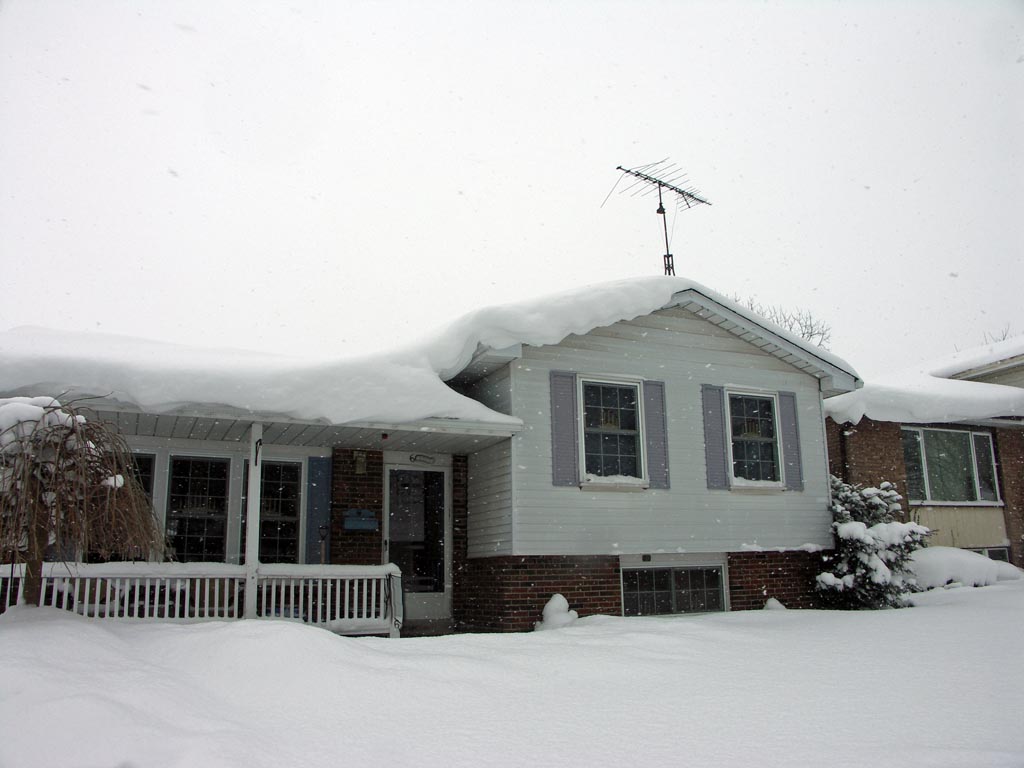 FREAK SNOW STORM HITS NIAGARA