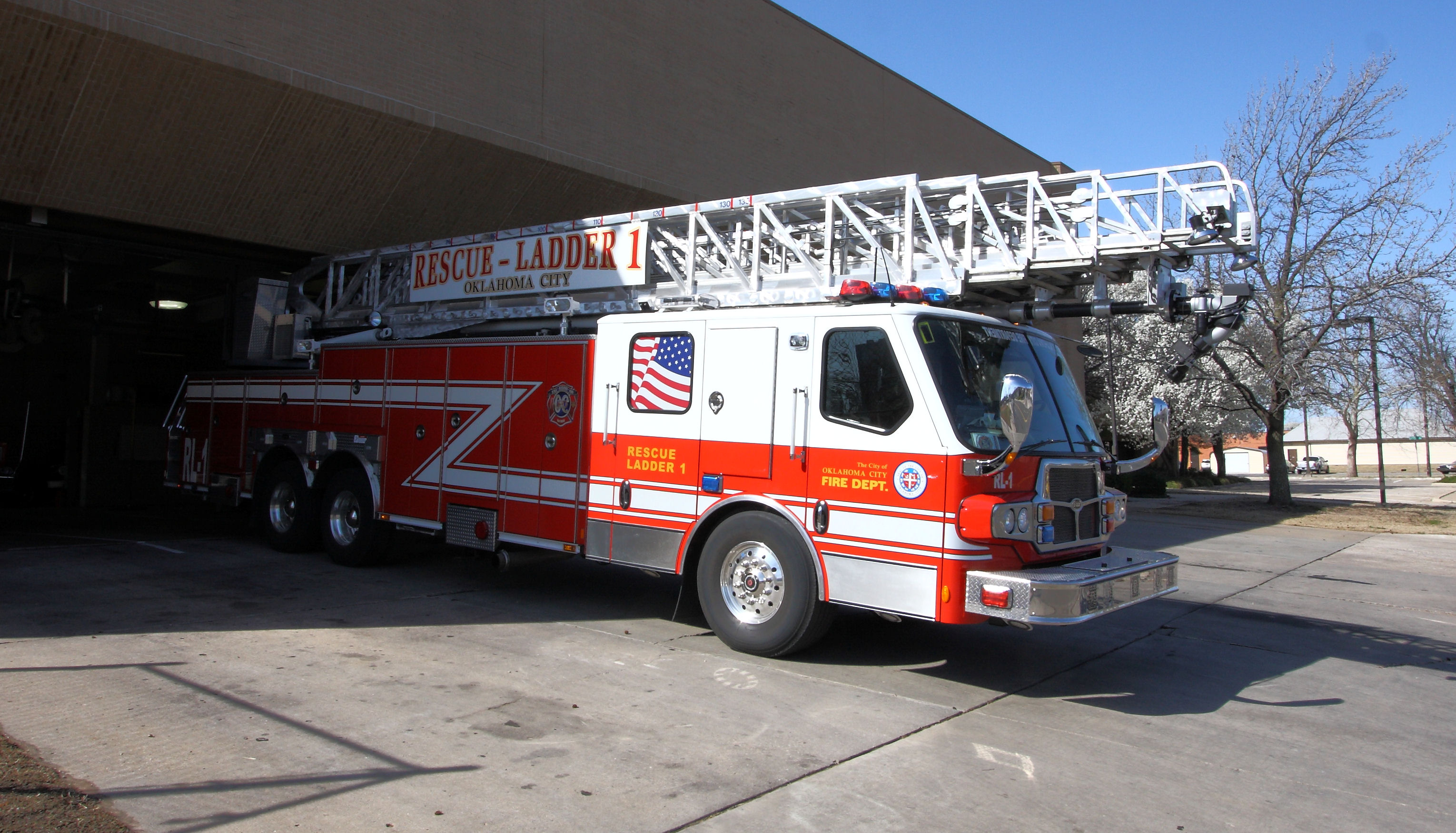 Oklahoma CityOK Rescue Ladder 1  3-29-10 1045 AM.JPG