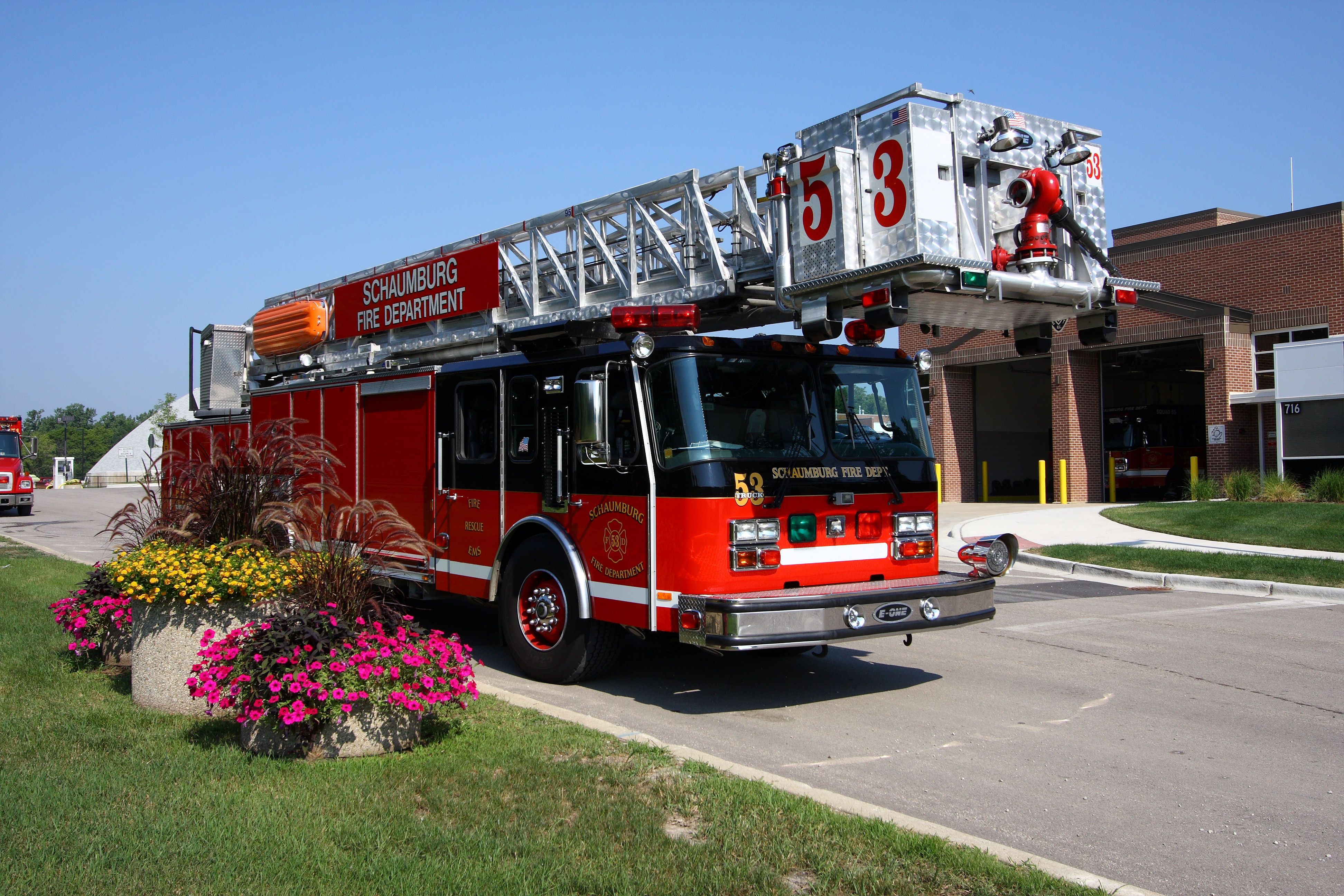 SchaumburgIL  Engine 53  Sits  7-28-08  1012  AM.JPG