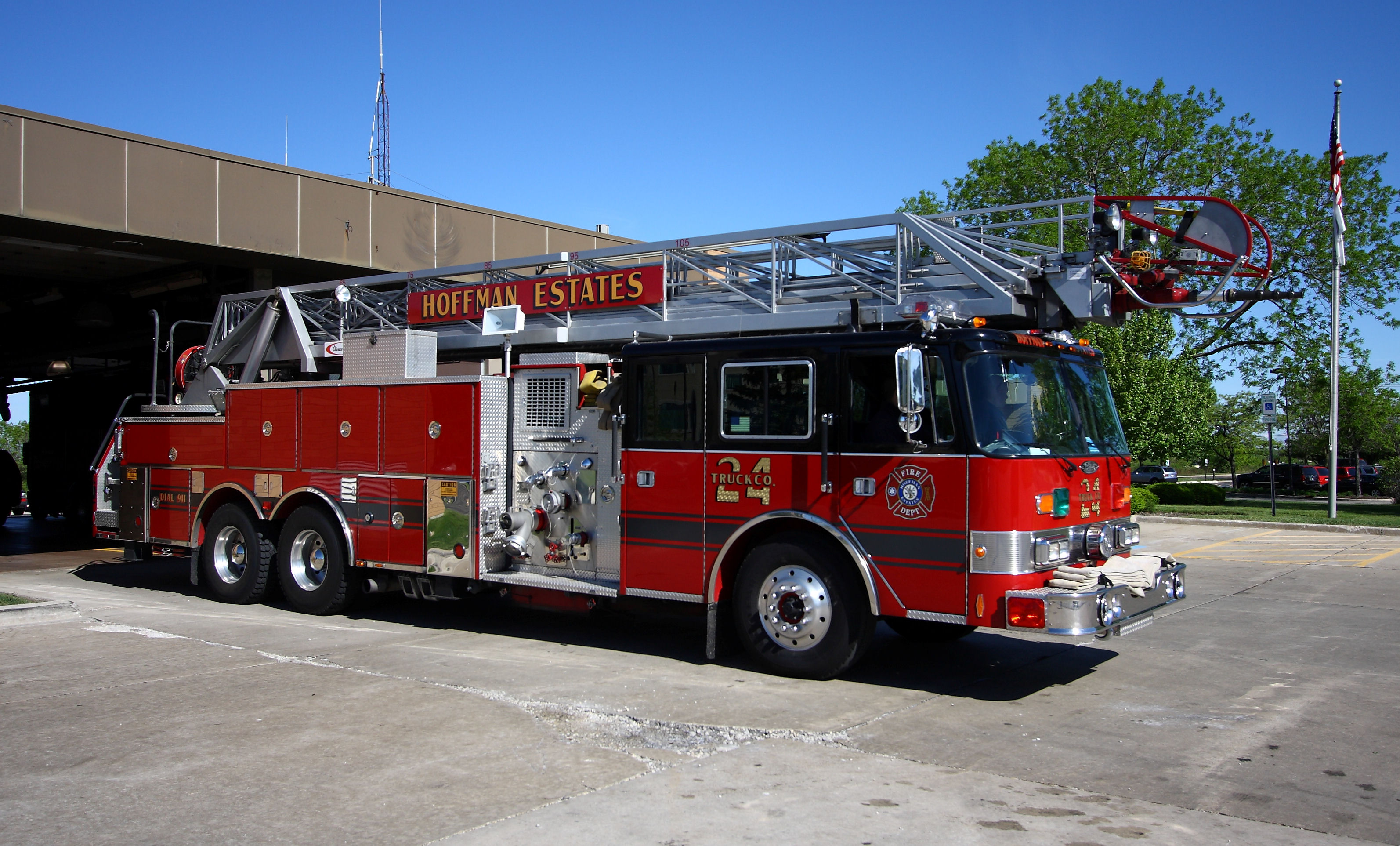 Hoffman EstatesIL Truck 24 Departs Station For Excersize 5-6-10 819 AM.JPG