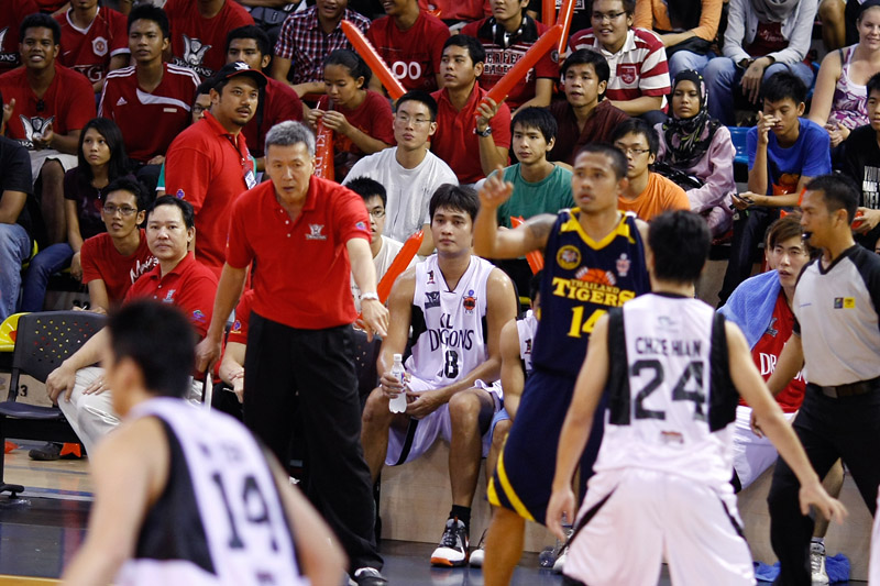 Coach giving instructions from the sideline (3842)