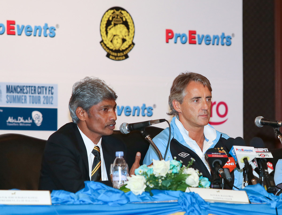 K. Rajagopal and Roberto Mancini at the press conference