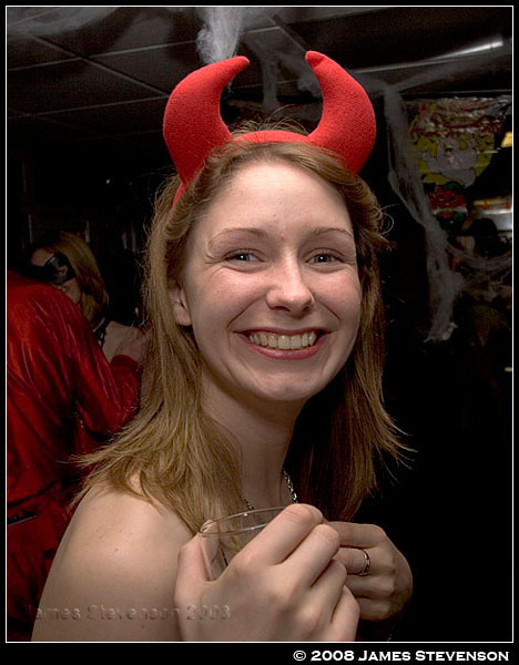 hllwn05_008.jpg