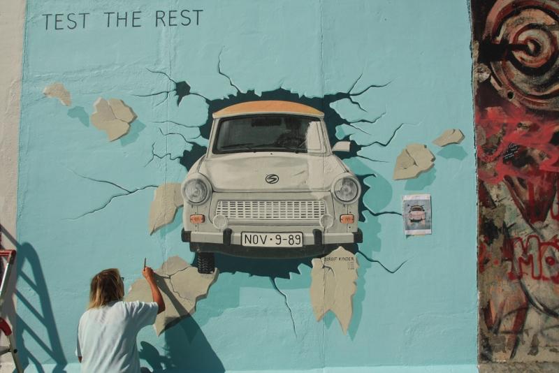 Retouching the Berlin Wall