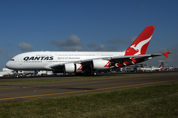 QANTAS AIRBUS A380 SYD RF IMG_8490.jpg