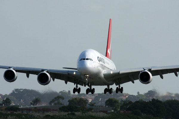 QANTAS AIRBUS A380 SYD RF IMG_0028.jpg