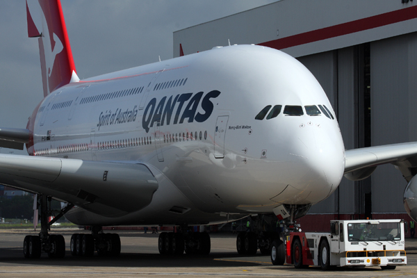 QANTAS AIRBUS A380 SYD RF IMG_0061.jpg