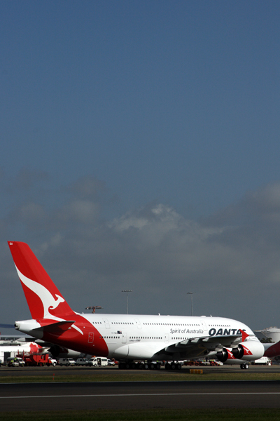 QANTAS AIRBUS A380 SYD RF IMG_8498.jpg