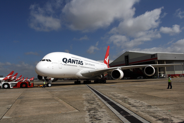 QANTAS AIRBUS A380 SYD RF IMG_8504.jpg