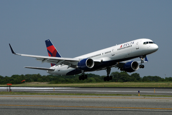 DELTA BOEING 757 200 JFK RF IMG_7652.jpg