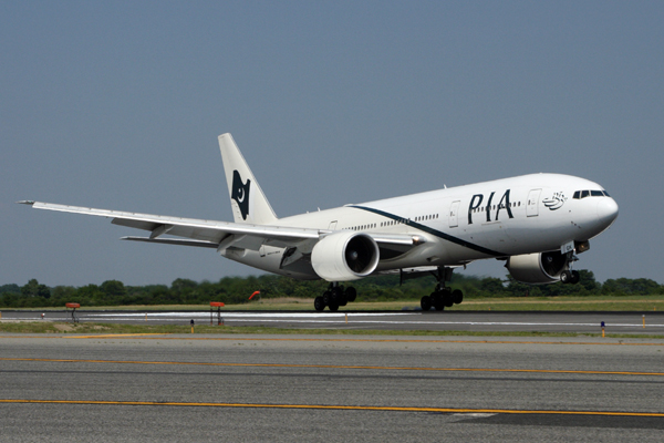 PIA PAKISTAN BOEING 777 200LR JFK RF IMG_7657.jpg