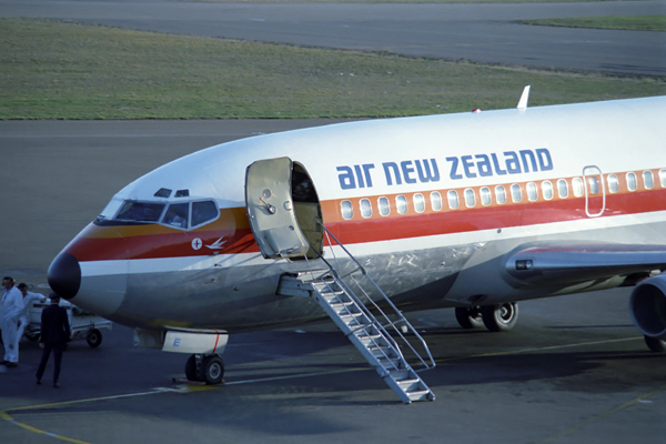 AIR NEW ZEALAND BOEING 737 200 CHC RF 030 4.jpg